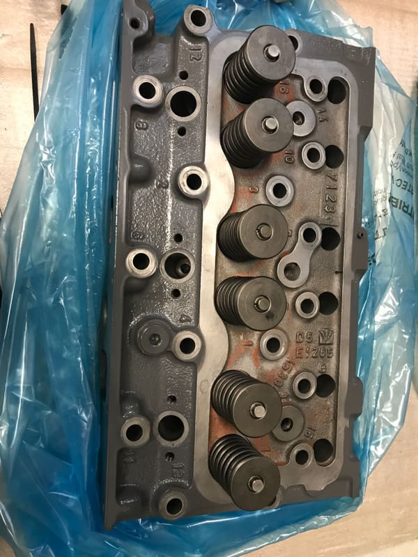 CYLINDER HEAD 8668 73284R