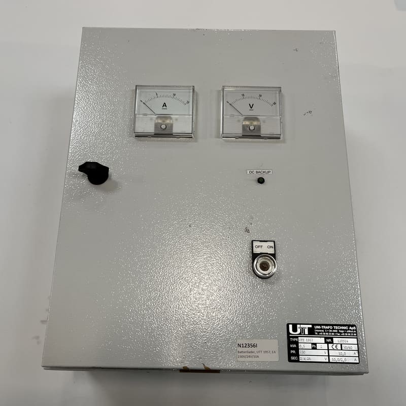 BATTERYCHARGER, UTT 1957, EAT 230V/24V/10A N12356I